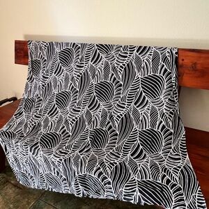 Rayon pareo or wrap.